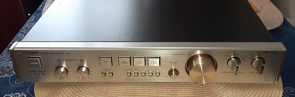 Předzesilovač Luxman C-02